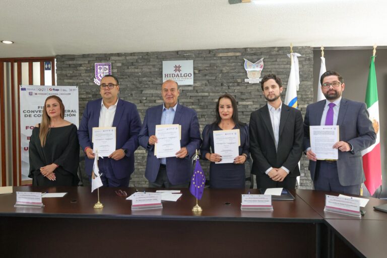 El convenio permitirá acercar a la comunidad estudiantil conocimientos esenciales para el manejo responsable de recursos, el entendimiento de obligaciones fiscales y la importancia de conocer sus derechos como trabajadores.