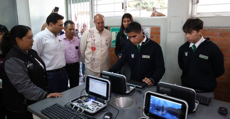 Inaugura Naty Castrejón en el COBAEH de Metzquititlán un laboratorio STEAM