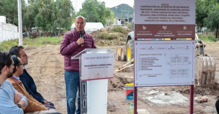 Naty Castrejón coloca primera piedra de nuevo bachillerato en Mineral de la Reforma